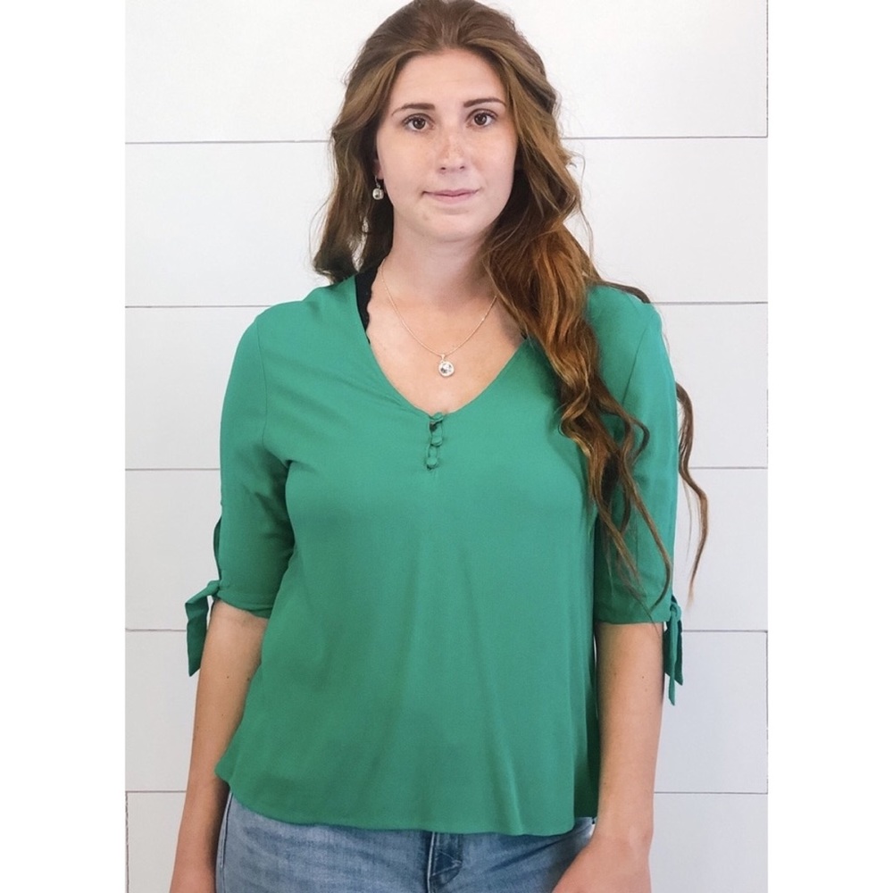 BB Dakota Green 3/5 Sleeve Tie Top